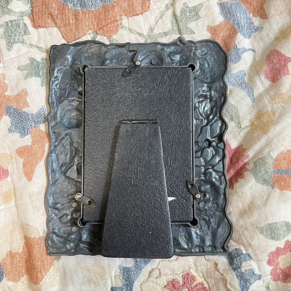 PICTURE PHOTO 3.5x5 FRAME cat kitten‎ silver metal Granny cottage Vtg yarn